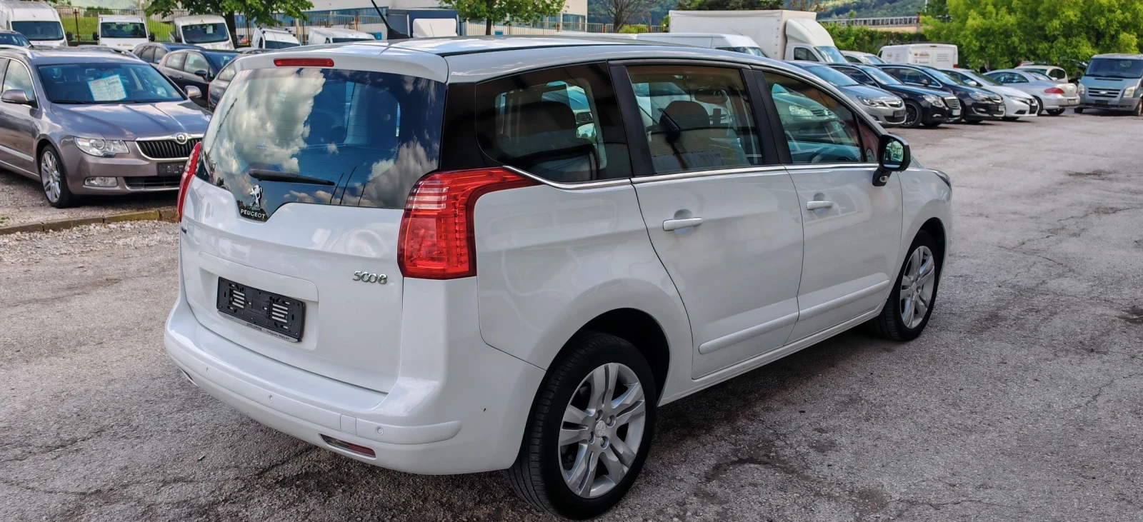 Peugeot 5008 1.6 BlueHDI Автоматик 7 места, снимка 6 - Автомобили и джипове - 54400929