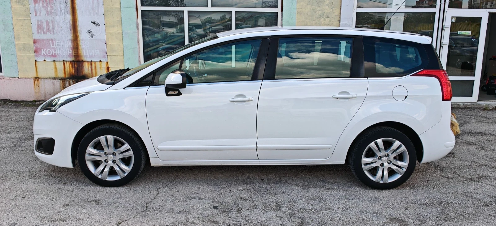 Peugeot 5008 1.6 BlueHDI Автоматик 7 места, снимка 10 - Автомобили и джипове - 54400929