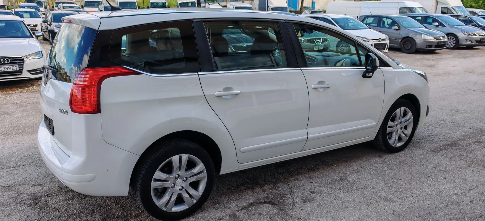 Peugeot 5008 1.6 BlueHDI Автоматик 7 места, снимка 5 - Автомобили и джипове - 54400929