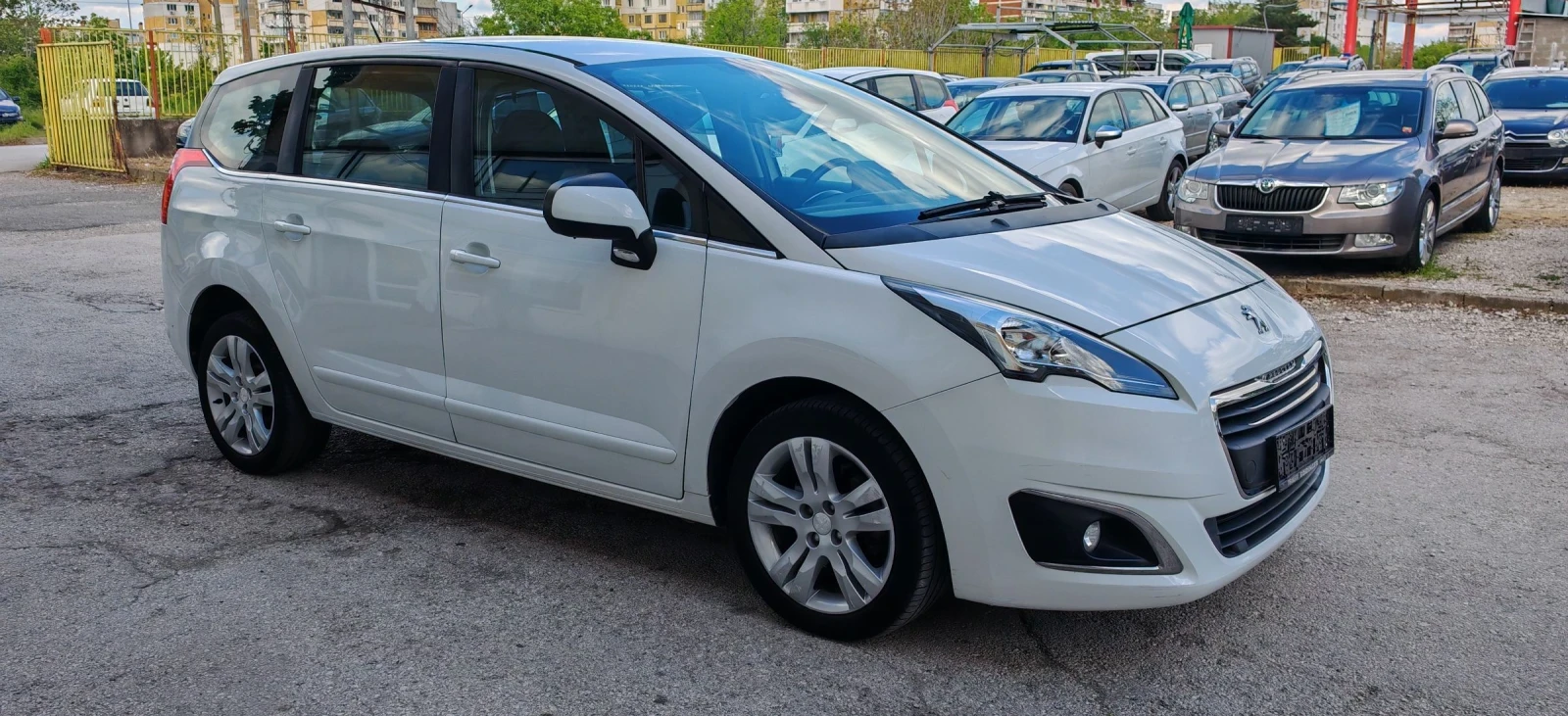 Peugeot 5008 1.6 BlueHDI Автоматик 7 места, снимка 4 - Автомобили и джипове - 54400929