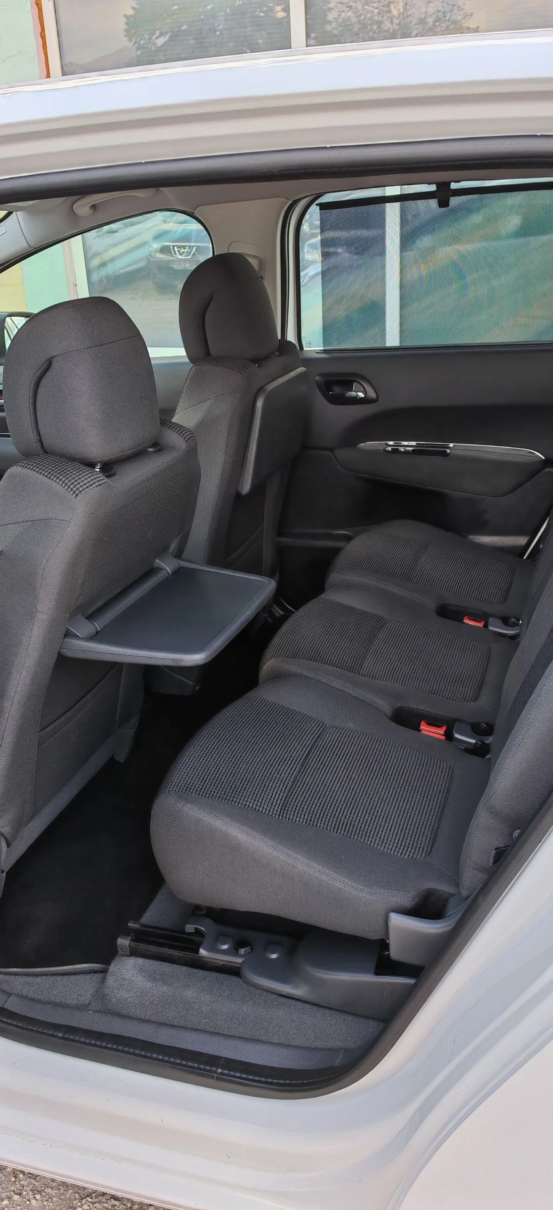 Peugeot 5008 1.6 BlueHDI Автоматик 7 места, снимка 12 - Автомобили и джипове - 54400929