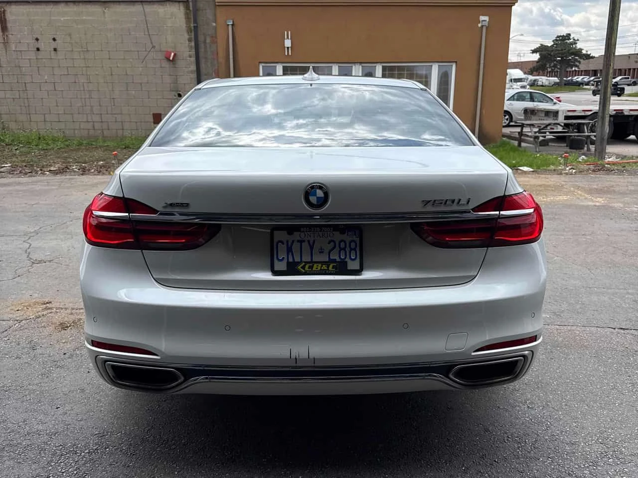 BMW 750 * XDRIVE * ТЕЛЕВИЗОРИ * 360 * ДИСТРОНИК * ОБДУХВАН, снимка 4 - Автомобили и джипове - 54480263