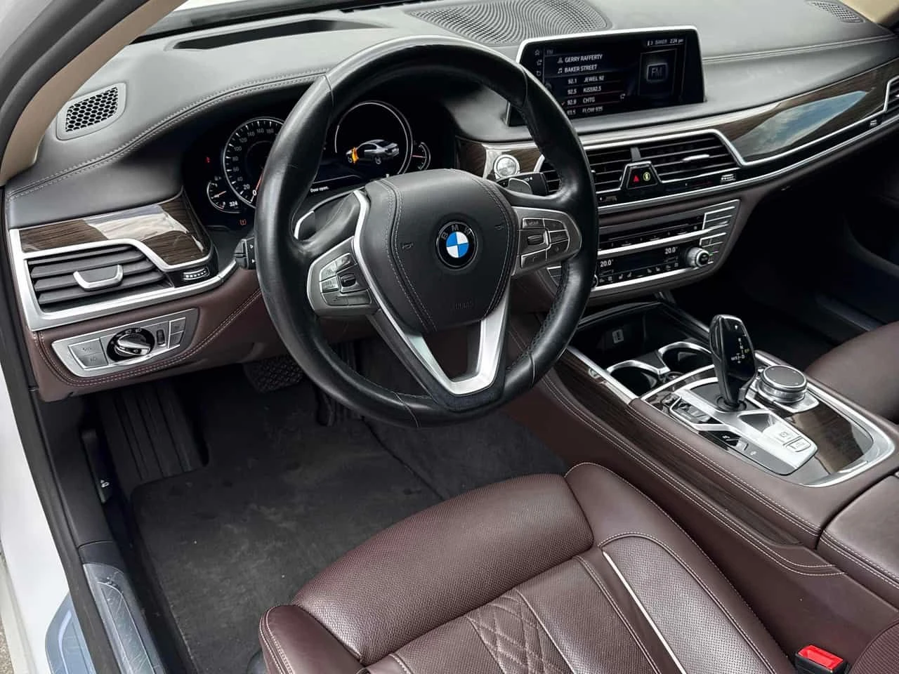 BMW 750 * XDRIVE * ТЕЛЕВИЗОРИ * 360 * ДИСТРОНИК * ОБДУХВАН, снимка 5 - Автомобили и джипове - 54480263