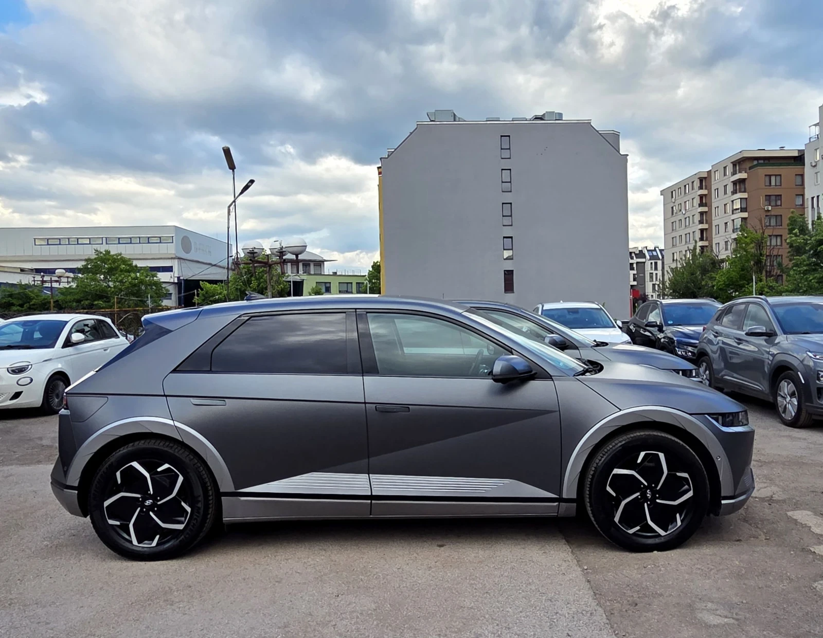 Hyundai Ioniq 5 73KWh/Technik/ЗАВЕРЕНА СЕРВИЗНА КНИЖКА, снимка 2 - Автомобили и джипове - 54622574