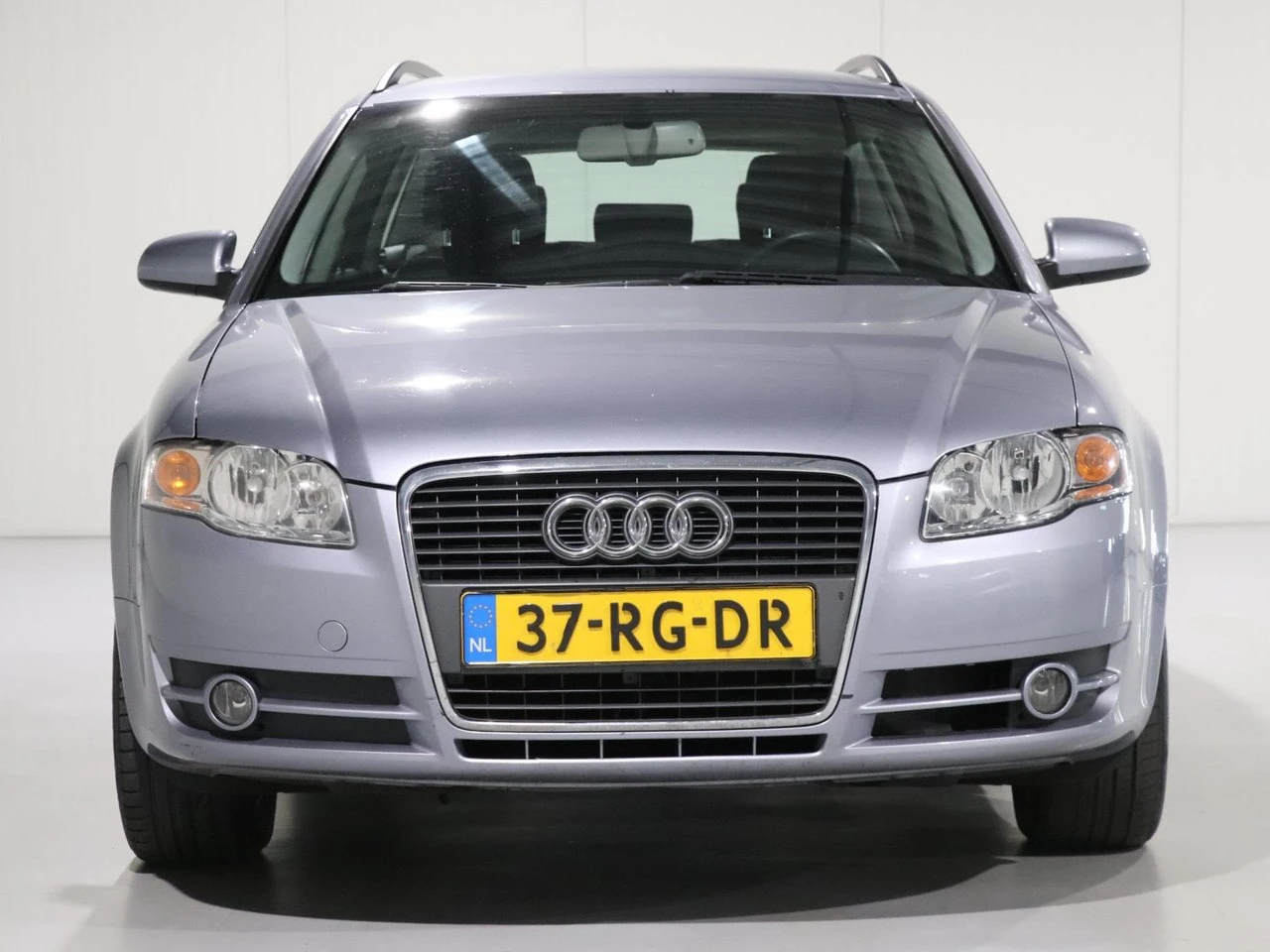 Audi A4 1.8 BFB, снимка 7 - Автомобили и джипове - 54676403