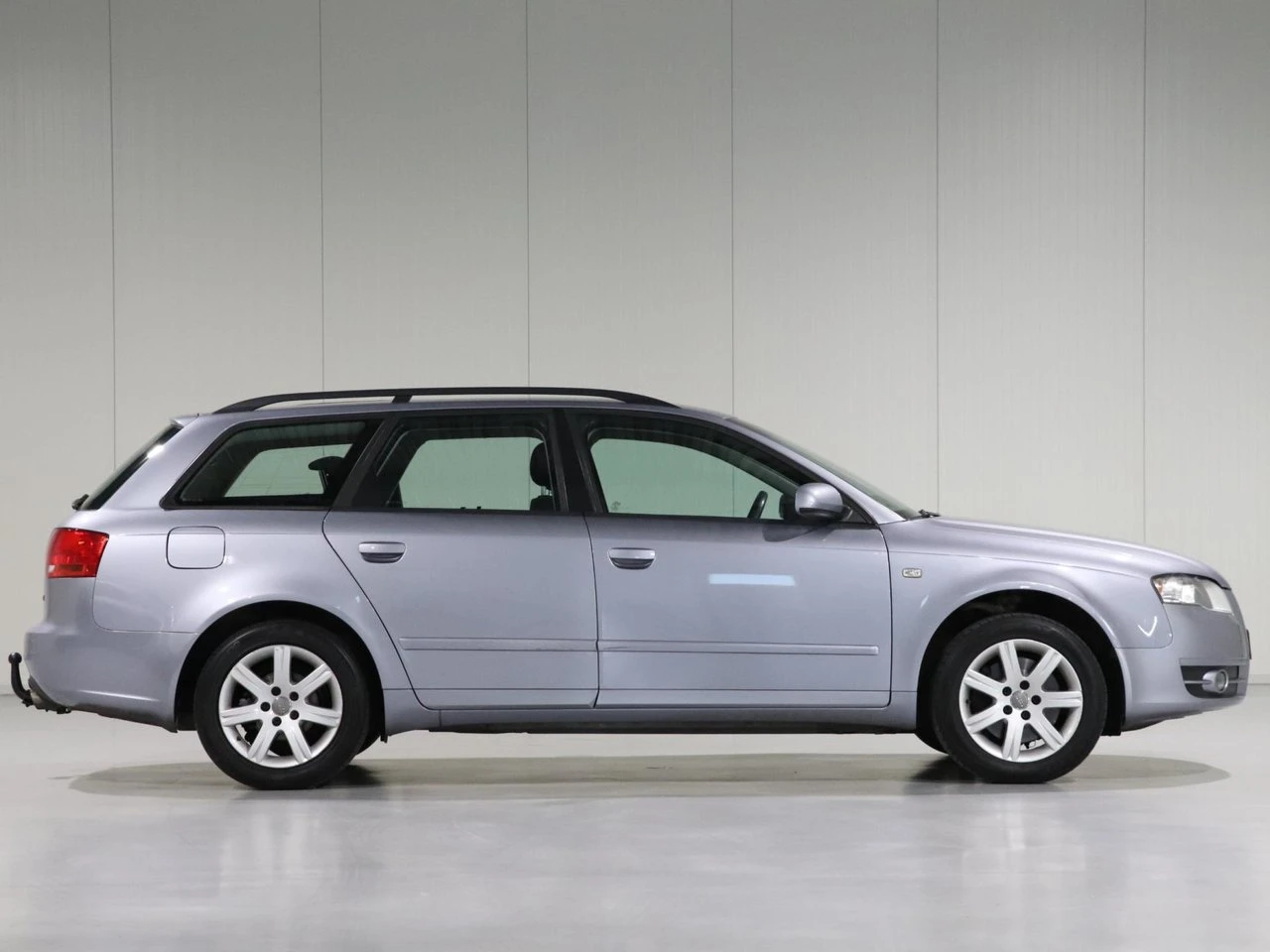 Audi A4 1.8 BFB, снимка 9 - Автомобили и джипове - 54676403