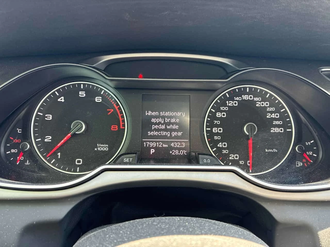 Audi A4 * Komfort plus * CARFAX * ПАНО * KEYLESS * ПОДГРЕВ, снимка 8 - Автомобили и джипове - 54759415