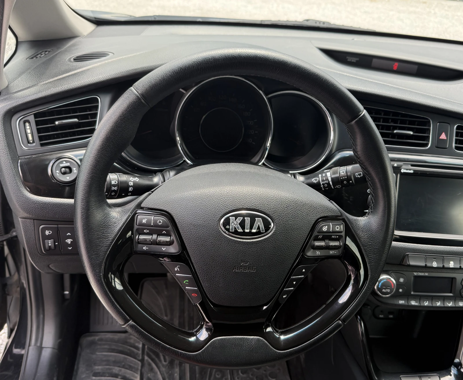 Kia Ceed 1, 6 CRDI High Tech 110cv, снимка 12 - Автомобили и джипове - 54947451