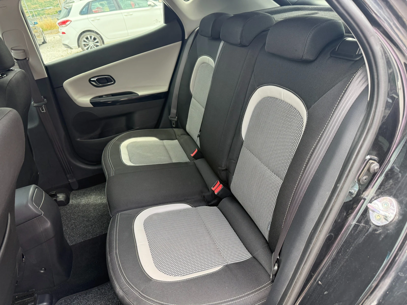 Kia Ceed 1, 6 CRDI High Tech 110cv, снимка 8 - Автомобили и джипове - 54947451