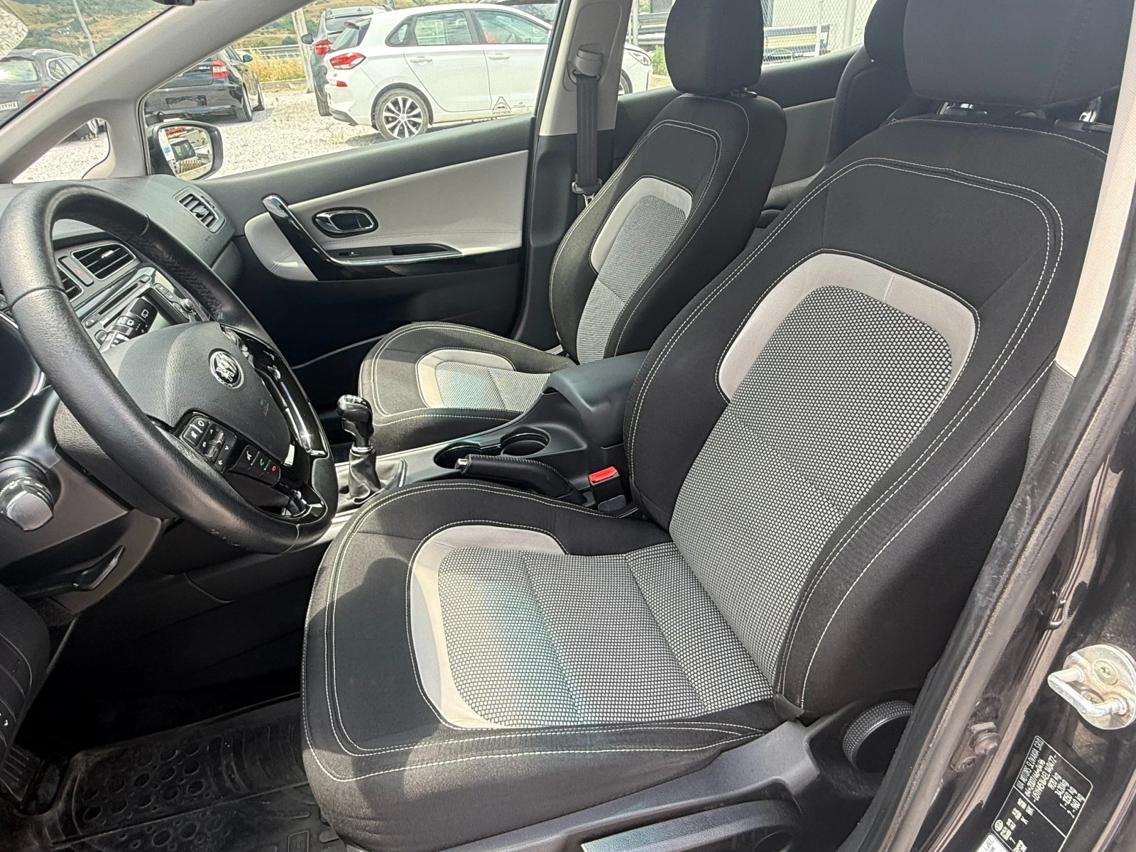 Kia Ceed 1, 6 CRDI High Tech 110cv, снимка 7 - Автомобили и джипове - 54947451