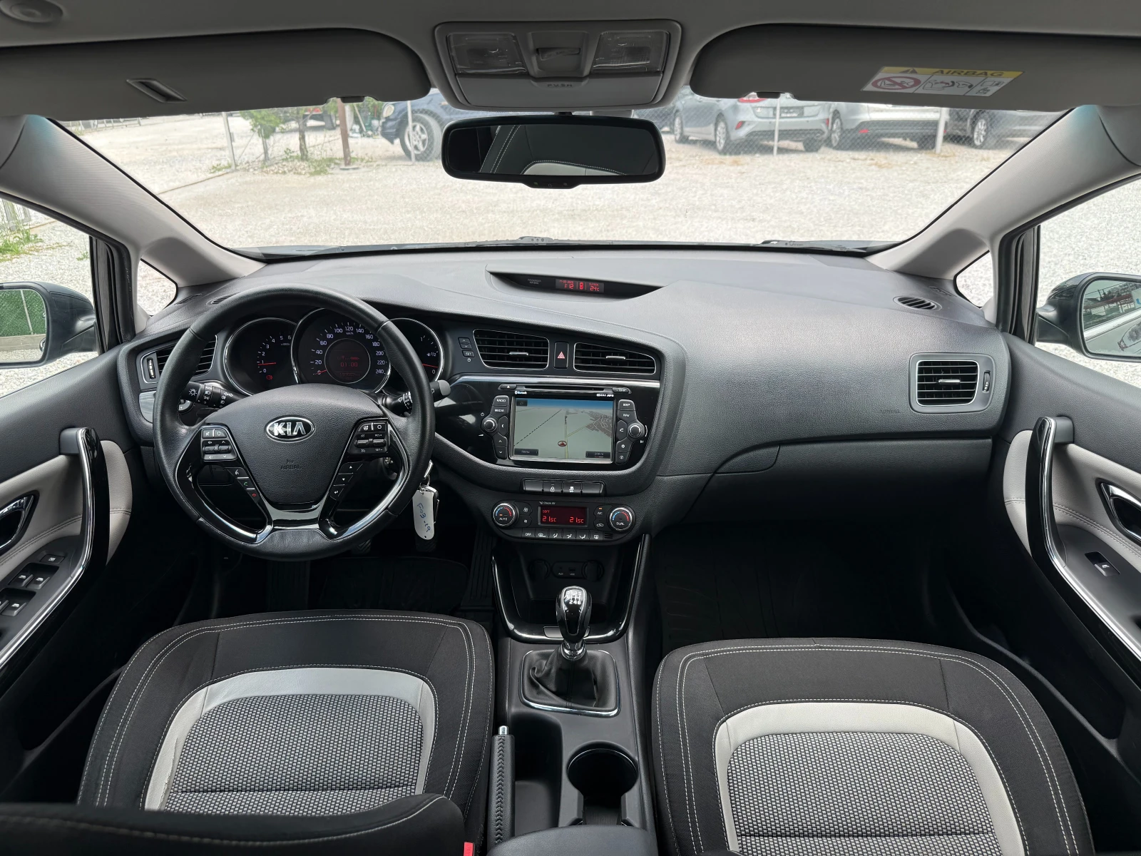 Kia Ceed 1, 6 CRDI High Tech 110cv, снимка 11 - Автомобили и джипове - 54947451