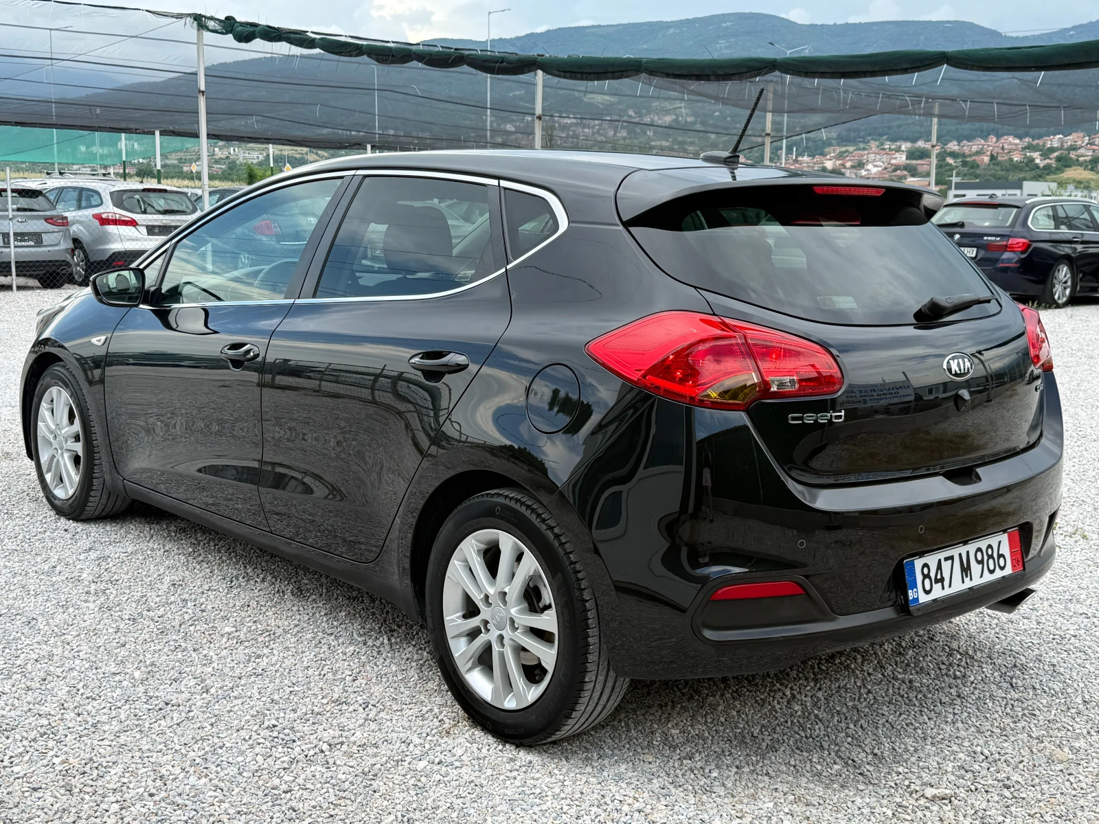 Kia Ceed 1, 6 CRDI High Tech 110cv, снимка 4 - Автомобили и джипове - 54947451