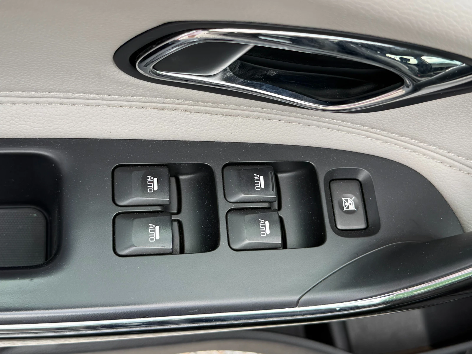 Kia Ceed 1, 6 CRDI High Tech 110cv, снимка 15 - Автомобили и джипове - 54947451