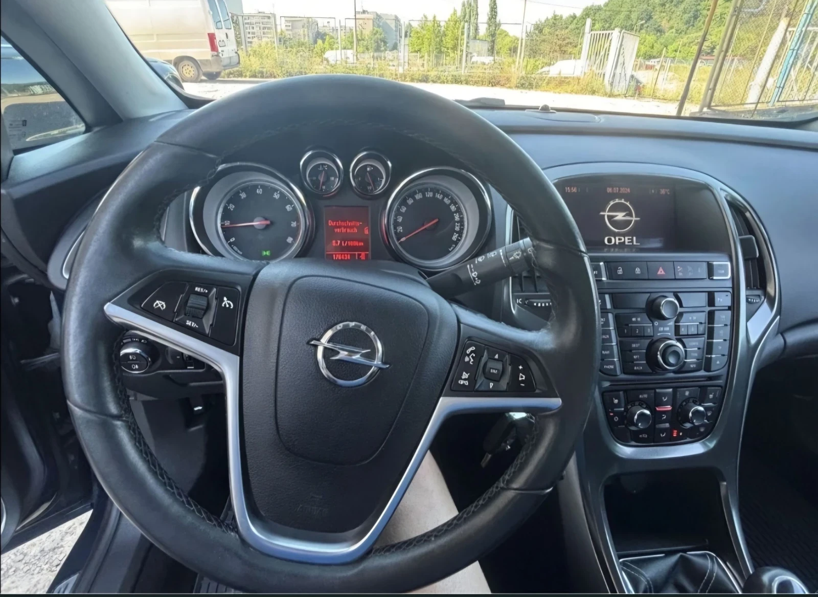 Opel Astra 1.4T Sports Tourer, снимка 9 - Автомобили и джипове - 55081980