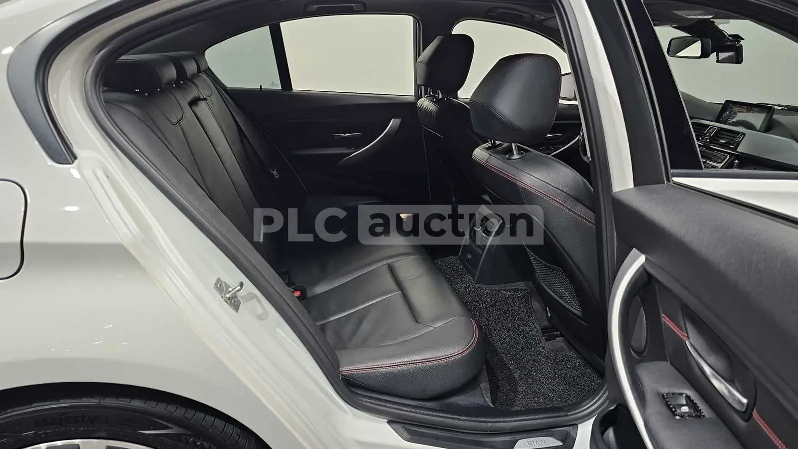 BMW 320 M SPORT + HEAD UP/360/PANO/FULL, снимка 11 - Автомобили и джипове - 55275158