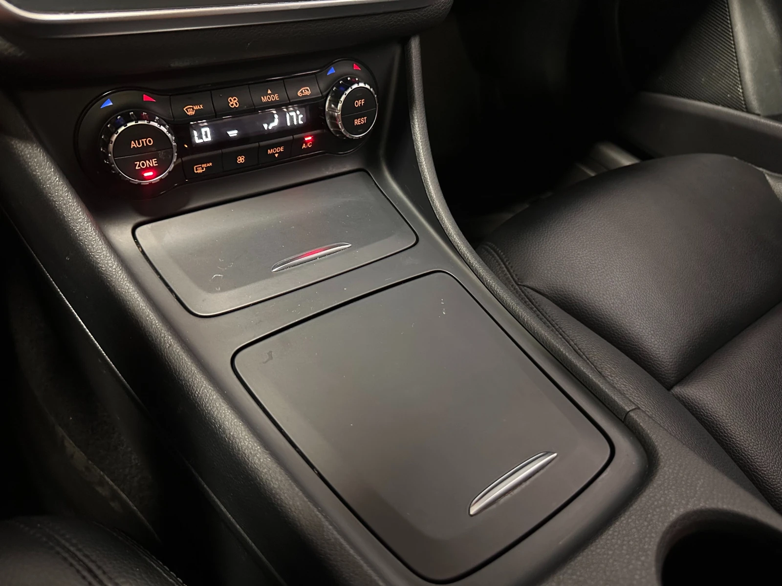 Mercedes-Benz CLA 250 4MATIC | AMG Package | Sunroof | Navigation | Blin, снимка 8 - Автомобили и джипове - 55777174