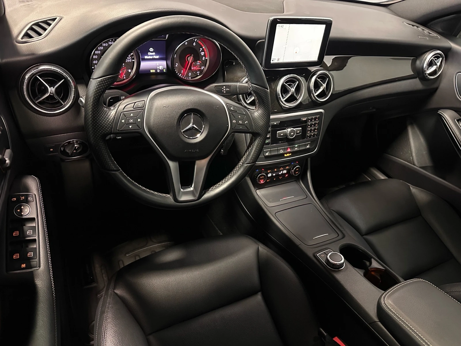 Mercedes-Benz CLA 250 4MATIC | AMG Package | Sunroof | Navigation | Blin, снимка 5 - Автомобили и джипове - 55777174