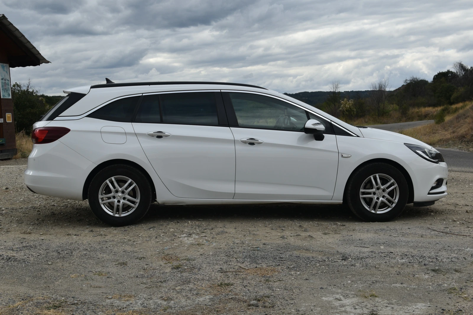 Opel Astra Sports tourer, снимка 5 - Автомобили и джипове - 56182545