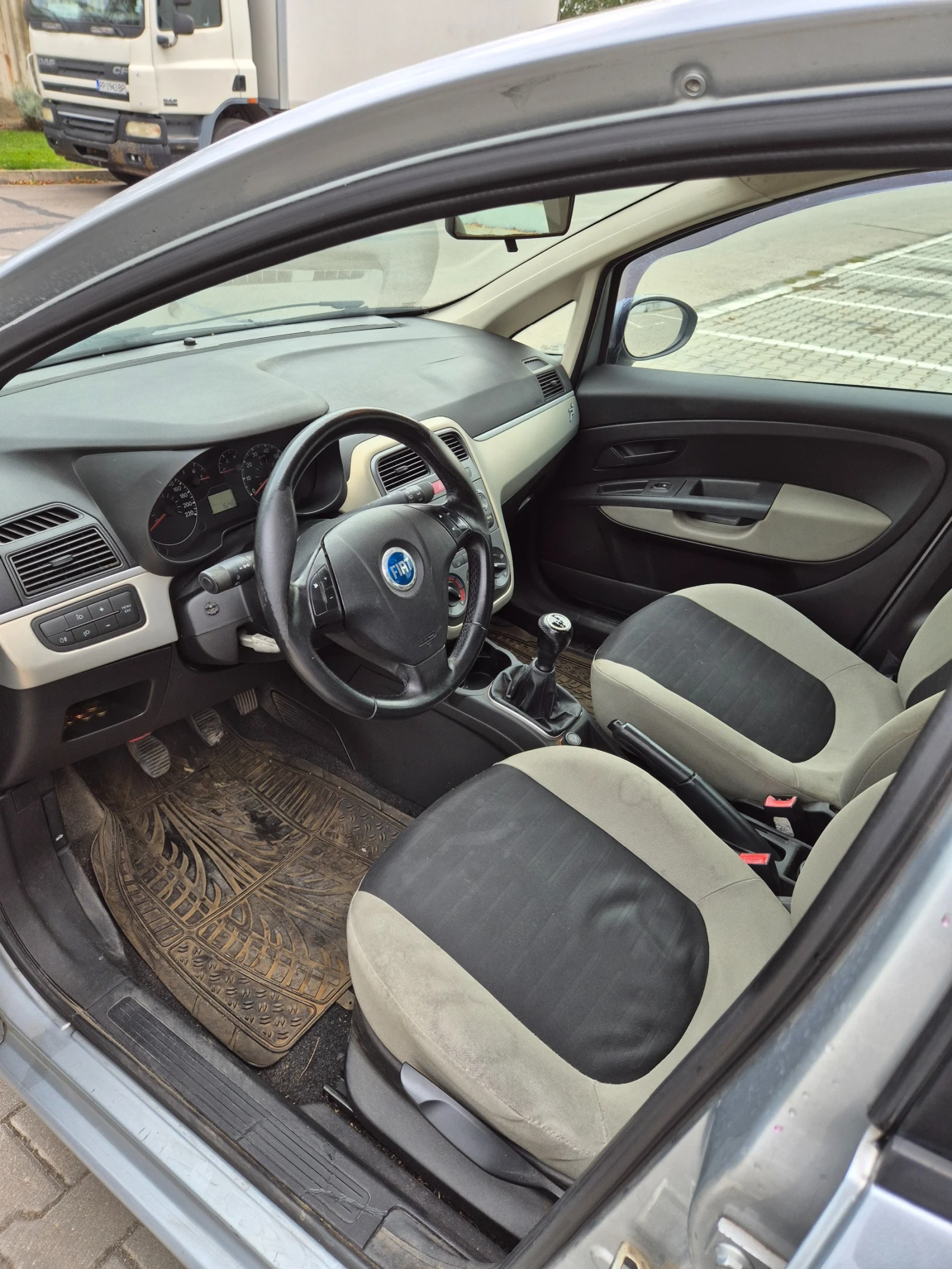 Fiat Punto 1.3 Multijet, снимка 9 - Автомобили и джипове - 56587188