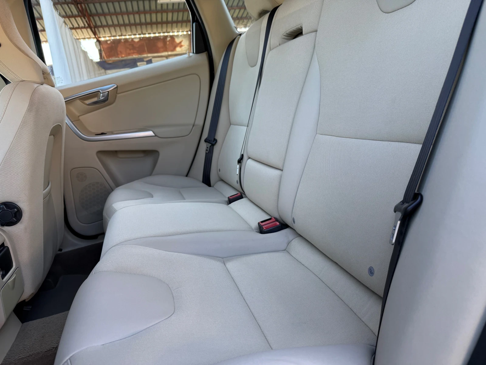 Volvo XC60 2.4 AWD 4x4 185ps. СОБСТВЕН ЛИЗИНГ / БАРТЕР - изображение 9