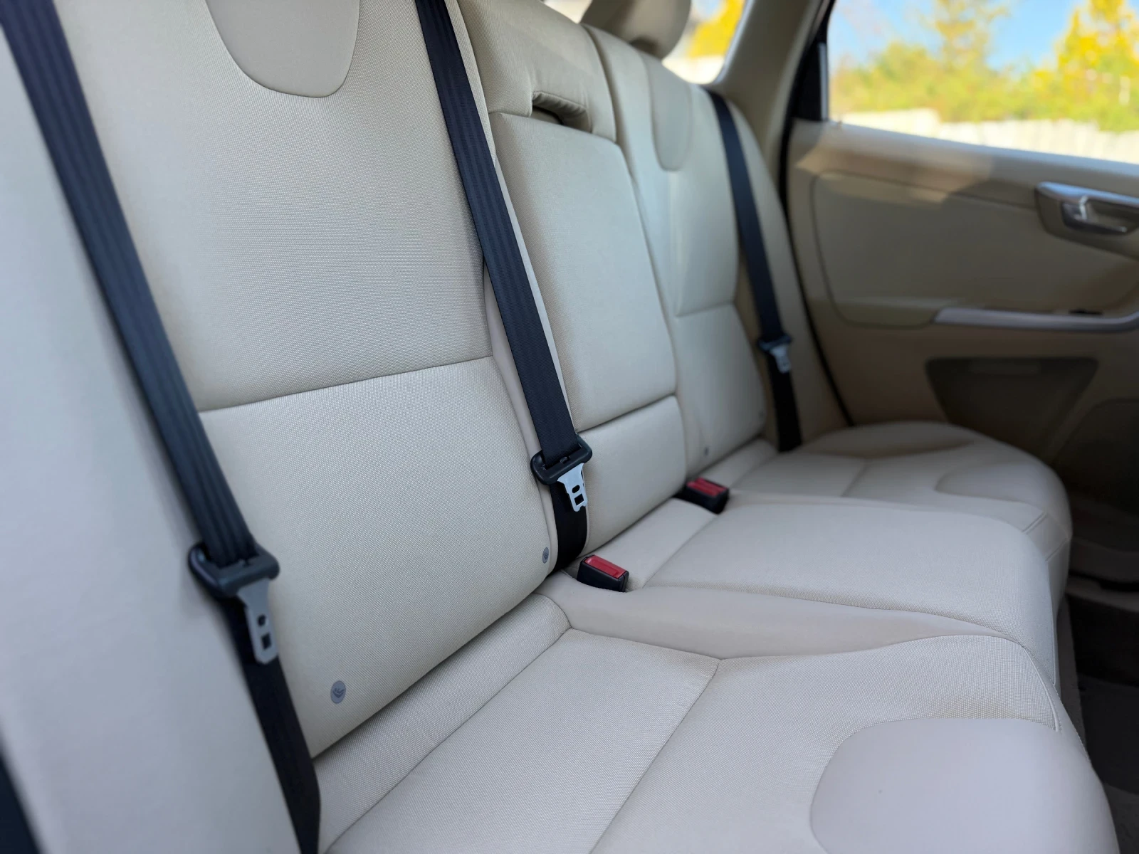 Volvo XC60 2.4 AWD 4x4 185ps. СОБСТВЕН ЛИЗИНГ / БАРТЕР - изображение 10