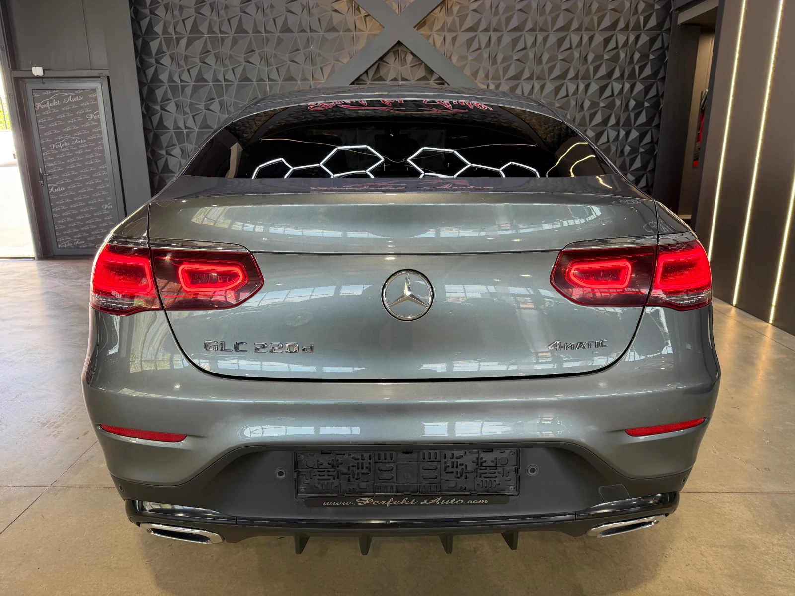 Mercedes-Benz GLC 220 d COUPE 4 MATIC * AMG* ШИБЕДАХ * КАМЕРА * , снимка 4 - Автомобили и джипове - 54373148
