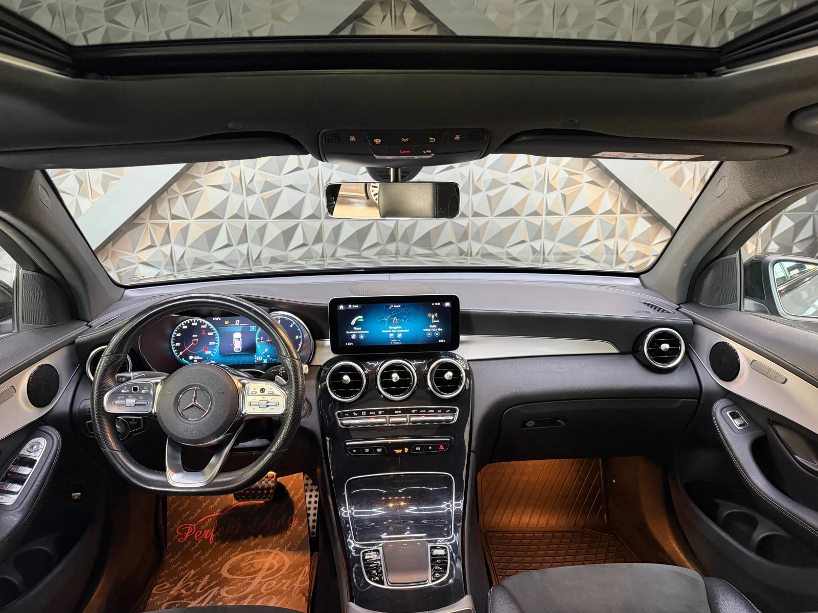 Mercedes-Benz GLC 220 d COUPE 4 MATIC * AMG* ШИБЕДАХ * КАМЕРА * , снимка 6 - Автомобили и джипове - 54373148