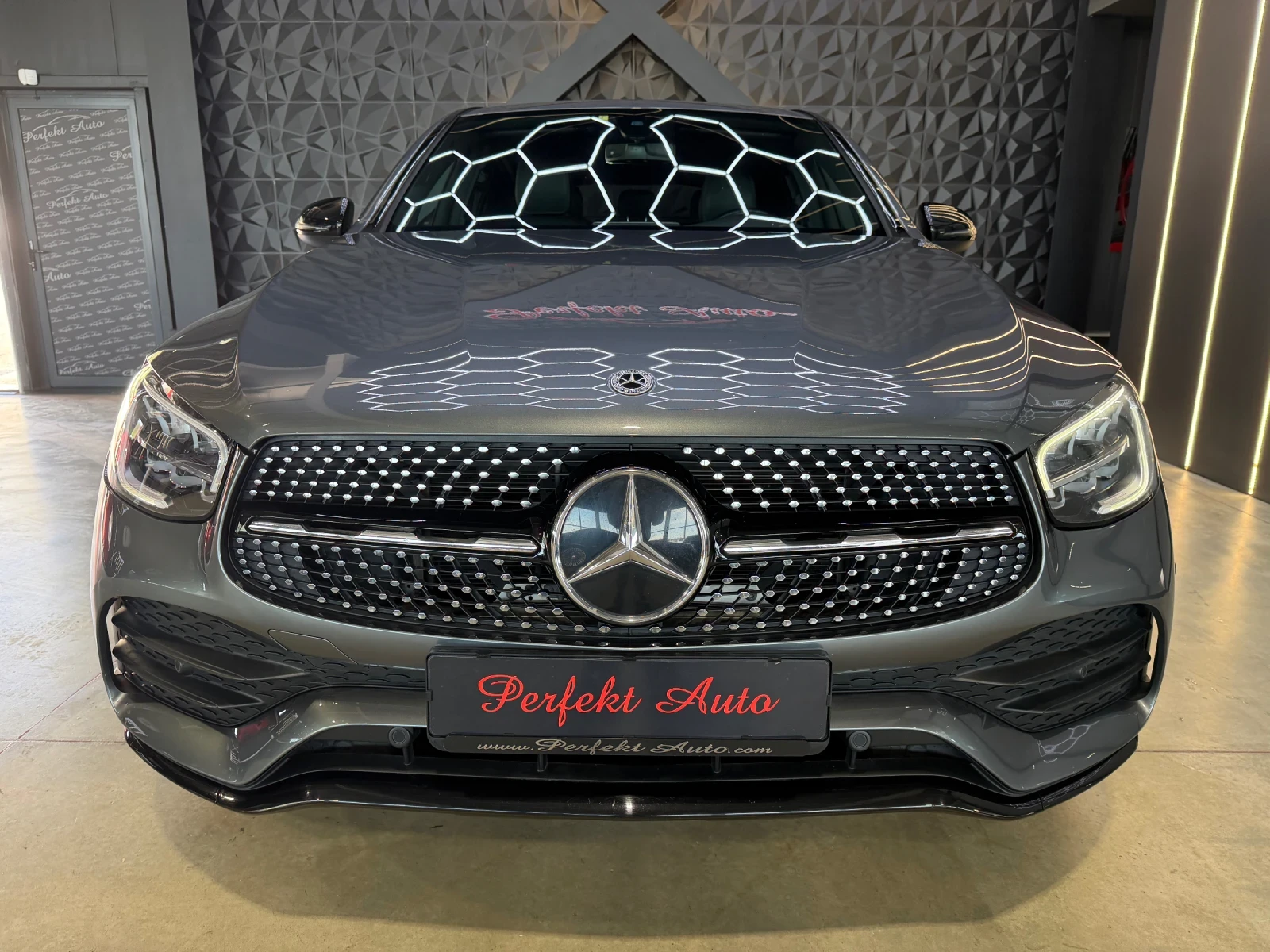 Mercedes-Benz GLC 220 d COUPE 4 MATIC * AMG* ШИБЕДАХ * КАМЕРА * , снимка 2 - Автомобили и джипове - 54373148