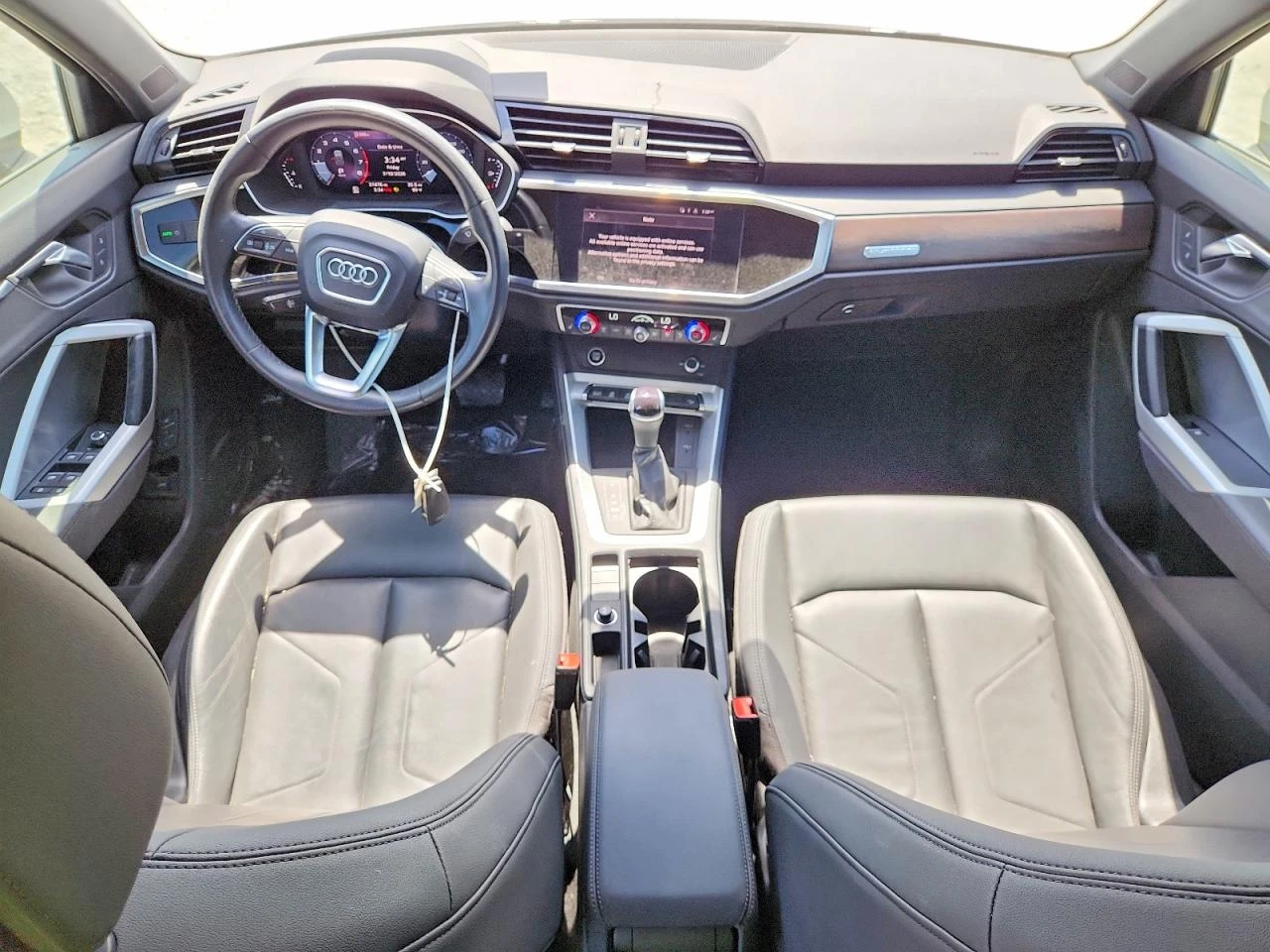 Audi Q3 2.0l Premium 40, снимка 8 - Автомобили и джипове - 55812530