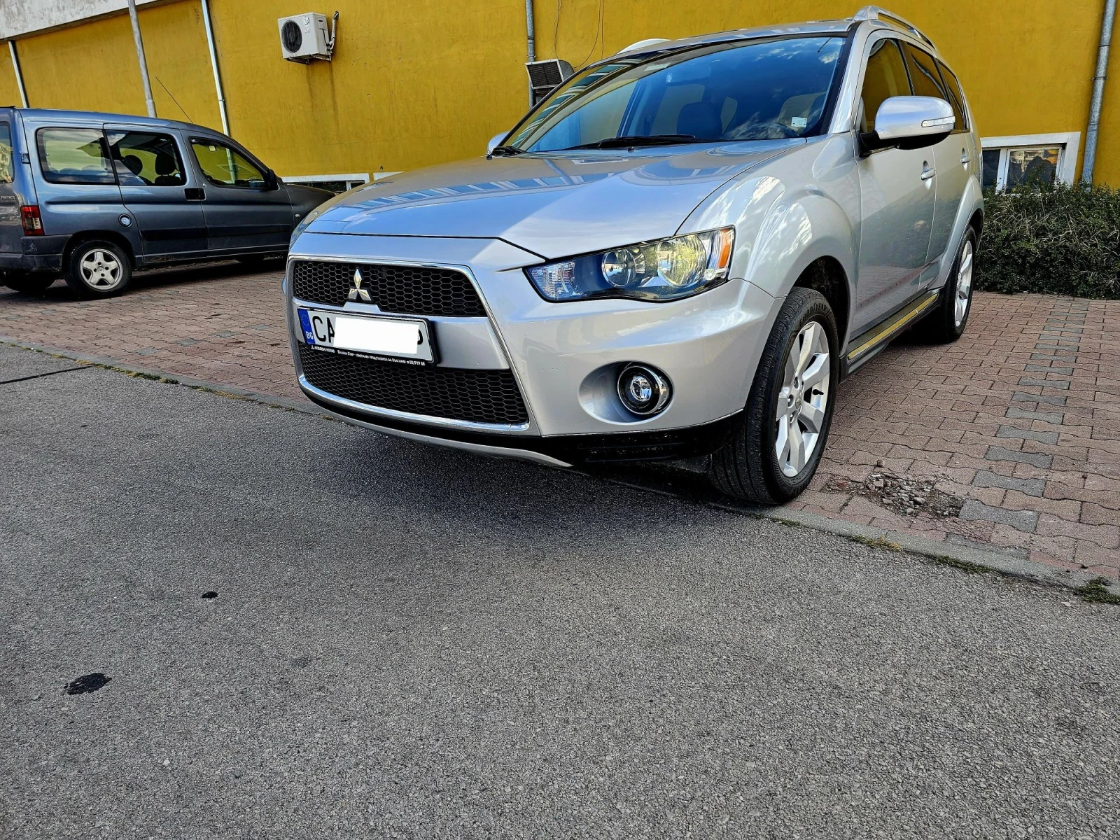 Mitsubishi Outlander 2.4L 75 000km, снимка 2 - Автомобили и джипове - 56086398