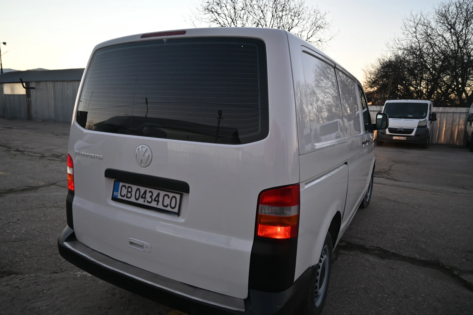 VW Transporter ЧИСТО НОВА БОЯ, снимка 5 - Бусове и автобуси - 54676062