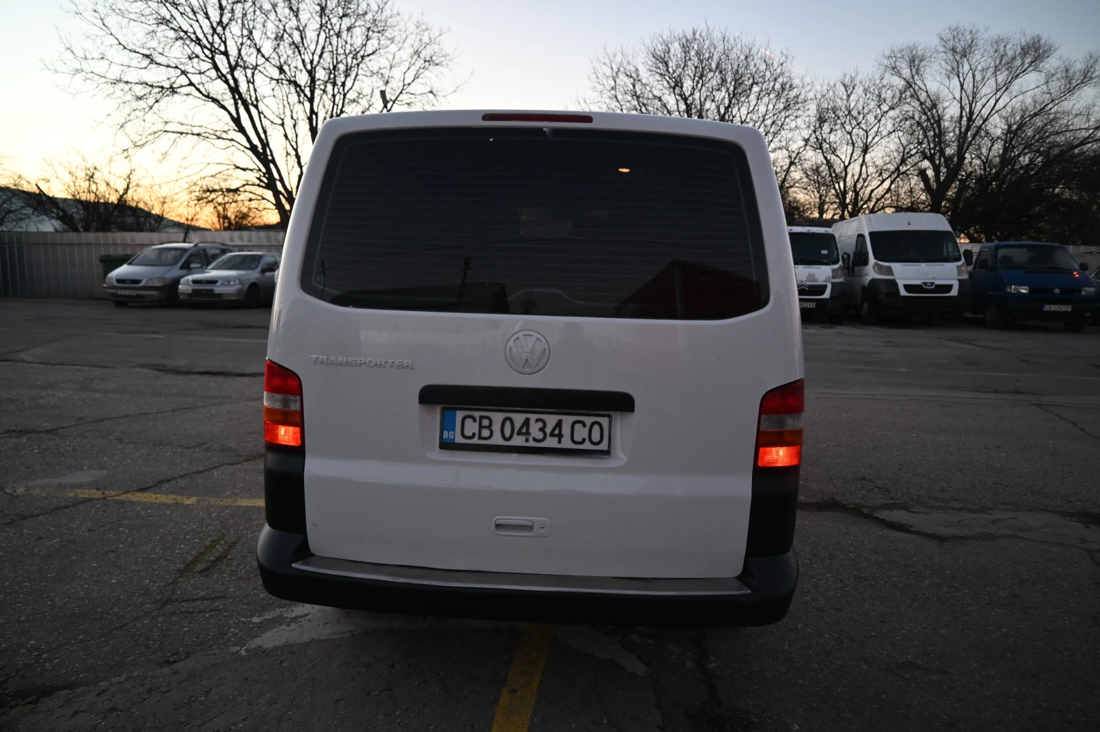 VW Transporter ЧИСТО НОВА БОЯ, снимка 6 - Бусове и автобуси - 54676062