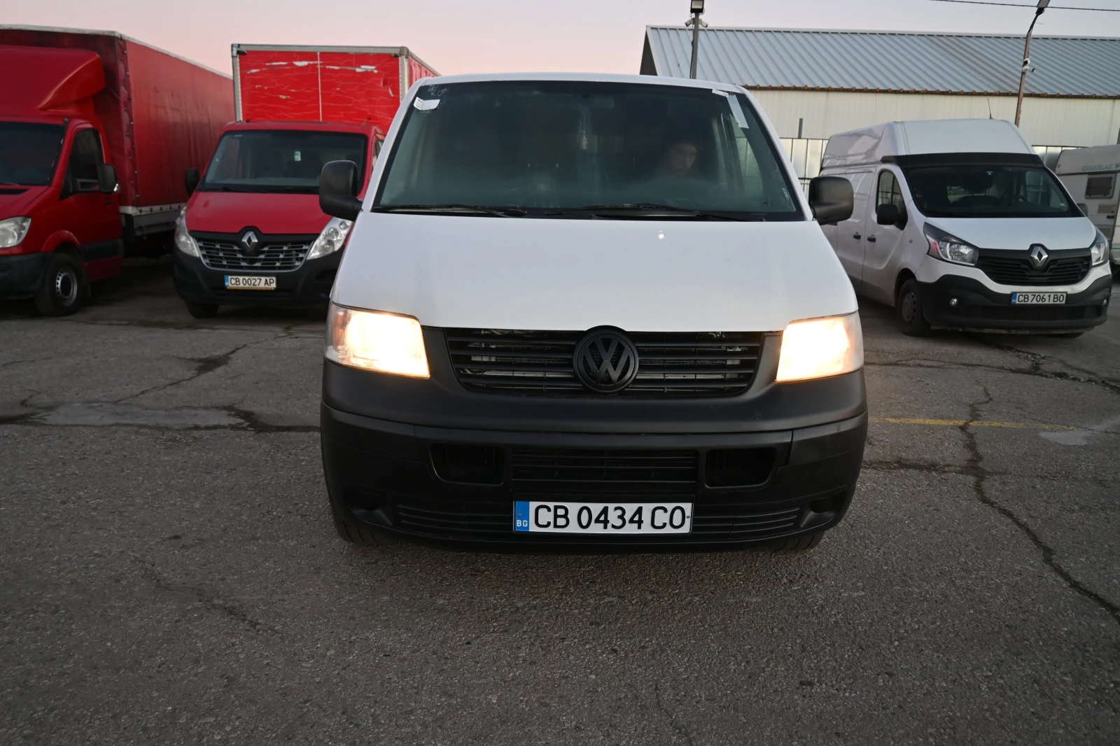 VW Transporter ЧИСТО НОВА БОЯ