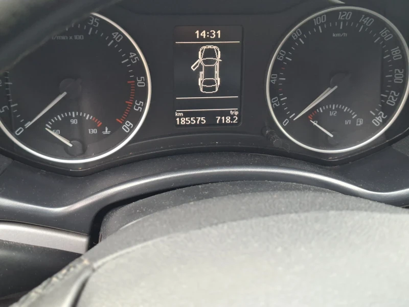 Skoda Octavia 1.6 TDI, снимка 11 - Автомобили и джипове - 52790367