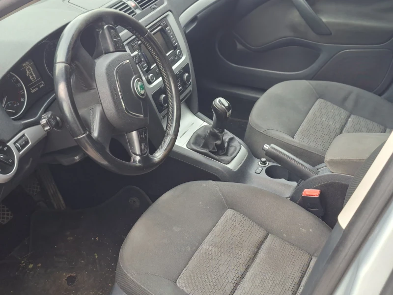 Skoda Octavia 1.6 TDI, снимка 9 - Автомобили и джипове - 52790367