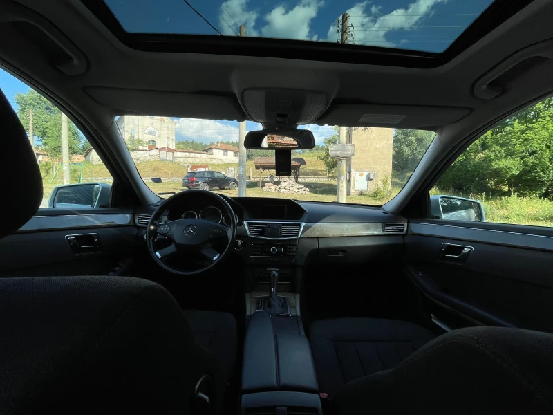 Mercedes-Benz E 220, снимка 5 - Автомобили и джипове - 52897202