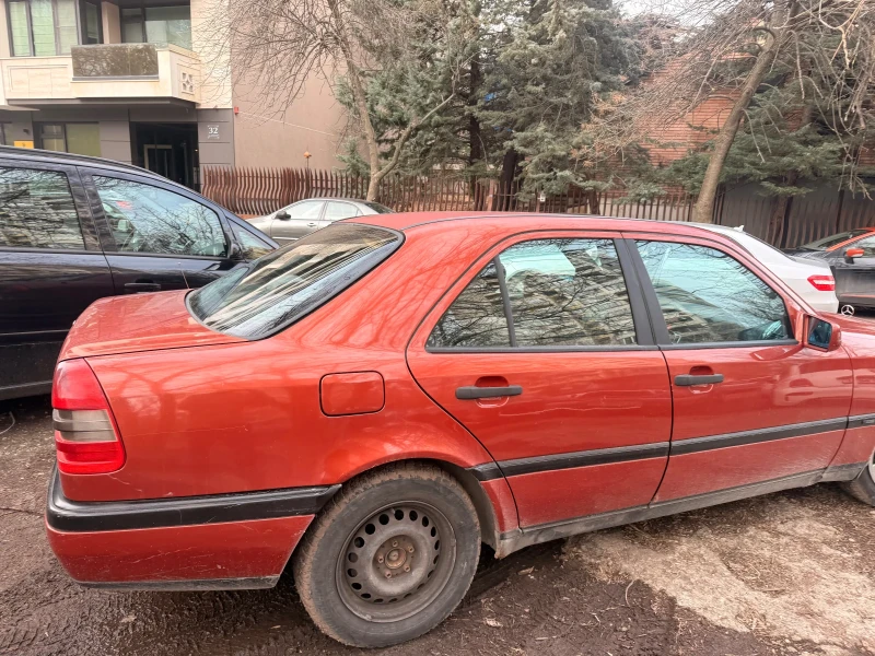 Mercedes-Benz C 220, снимка 3 - Автомобили и джипове - 53538786