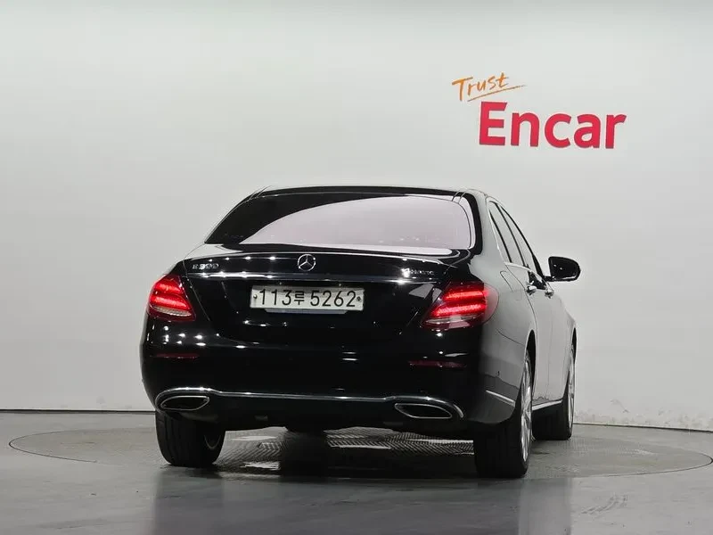 Mercedes-Benz E 300 4MATIC EXCLUSIVE, снимка 4 - Автомобили и джипове - 56016711