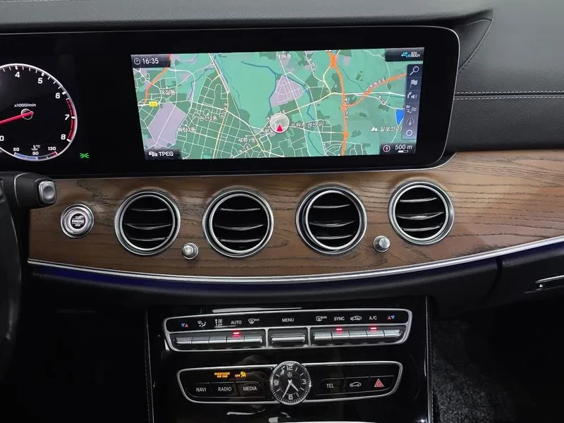 Mercedes-Benz E 300 4MATIC EXCLUSIVE, снимка 13 - Автомобили и джипове - 56016711