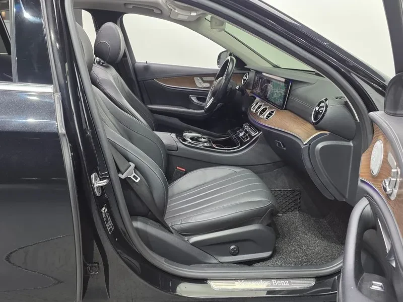 Mercedes-Benz E 300 4MATIC EXCLUSIVE, снимка 11 - Автомобили и джипове - 56016711
