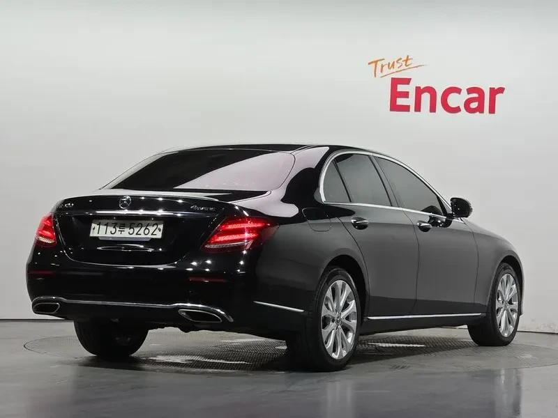Mercedes-Benz E 300 4MATIC EXCLUSIVE, снимка 2 - Автомобили и джипове - 56016711