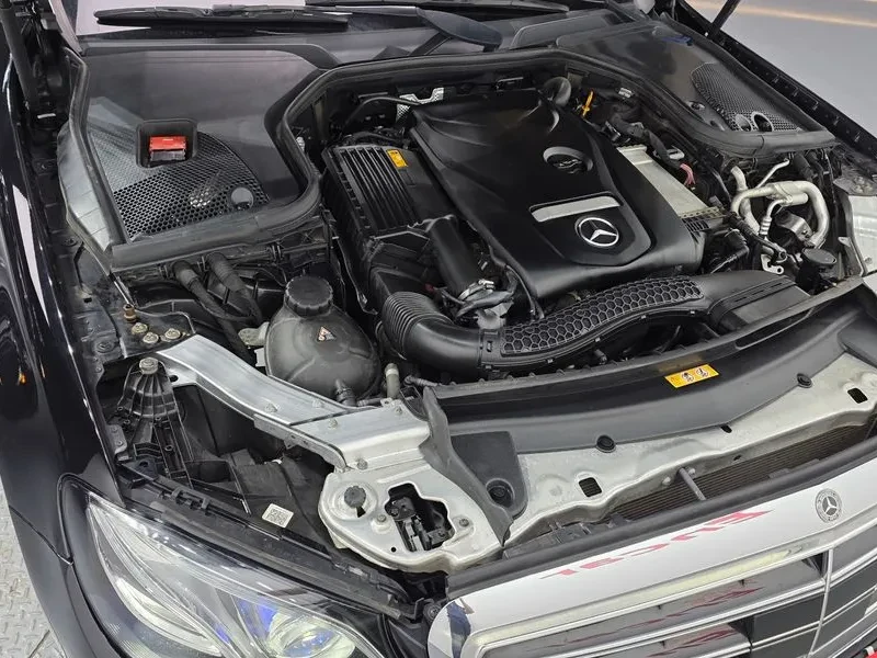 Mercedes-Benz E 300 4MATIC EXCLUSIVE, снимка 6 - Автомобили и джипове - 56016711