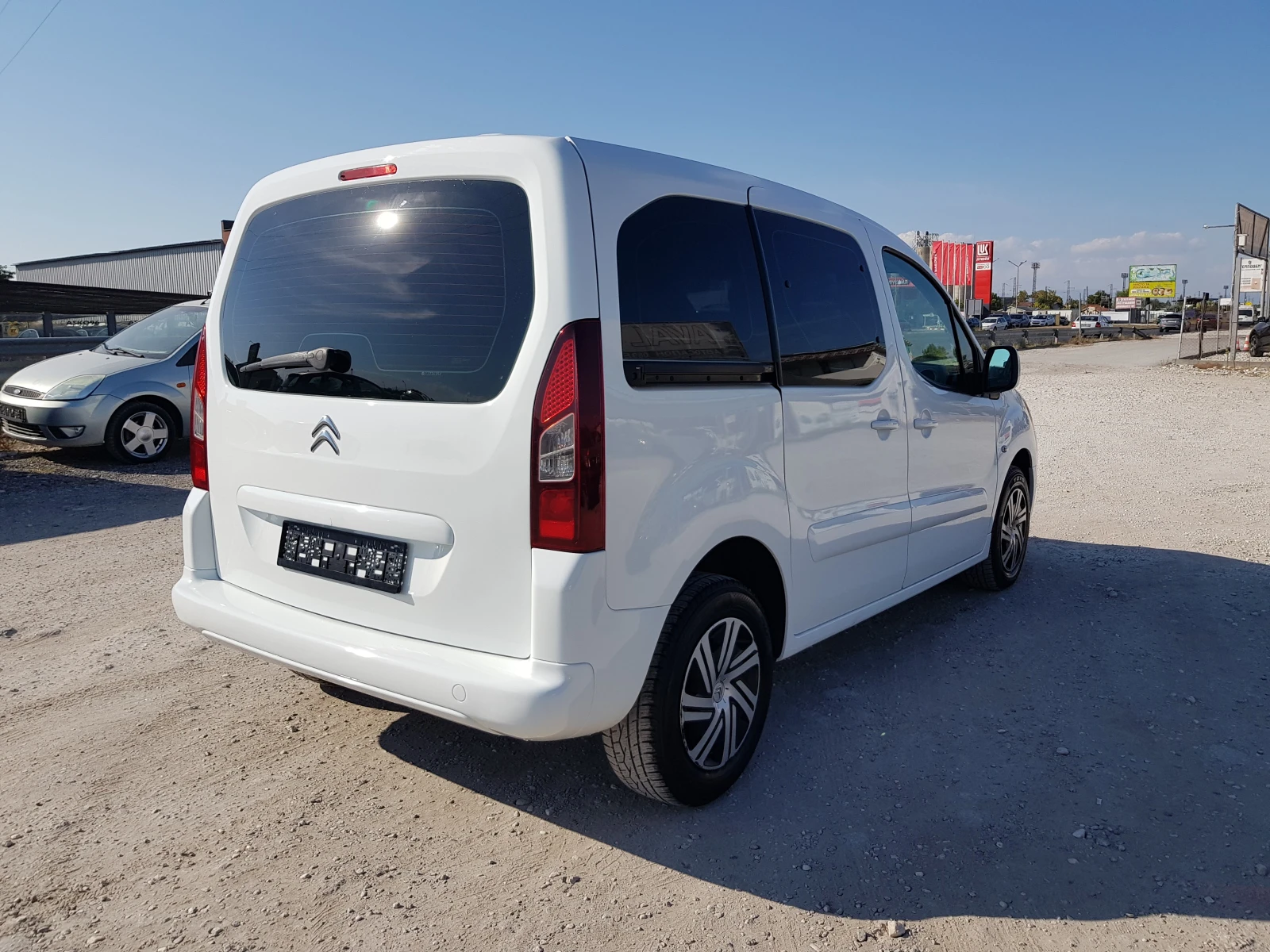 Citroen Berlingo 1.6 - 92 к.с. EURO 5A ЛИЗИНГ - изображение 5