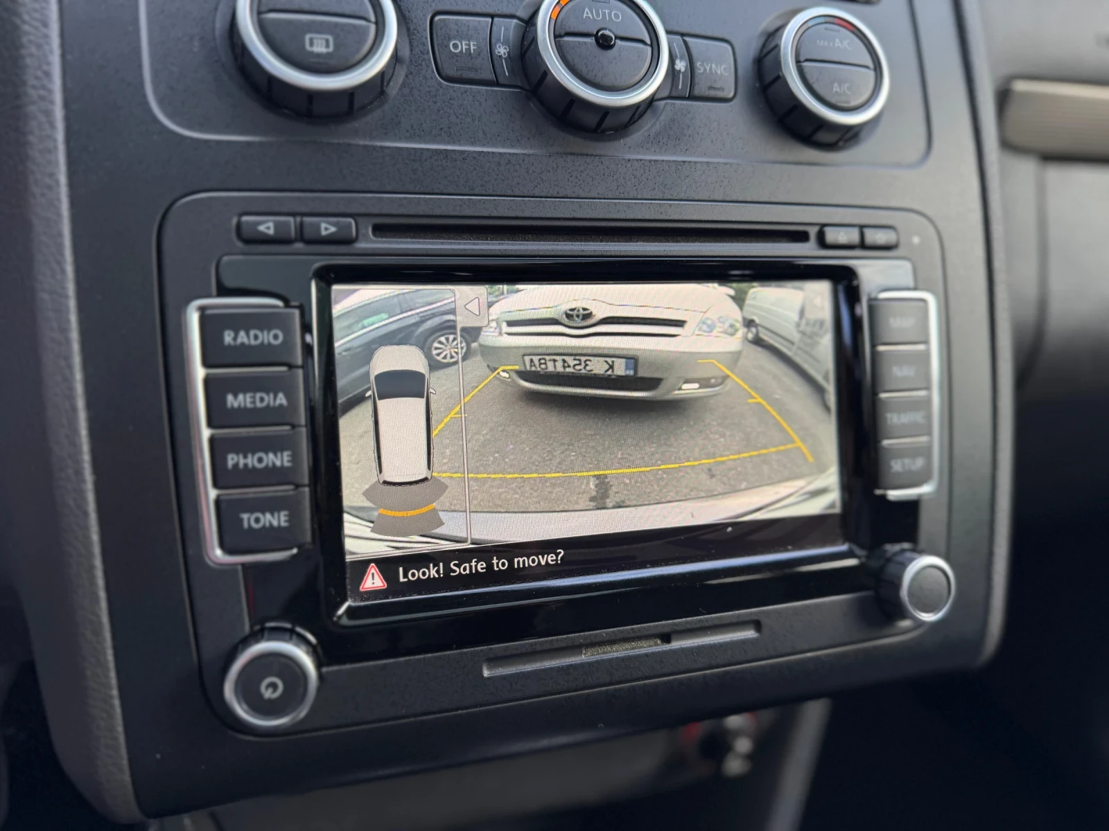 VW Touran 2.0TDI DSG* Highline - изображение 8