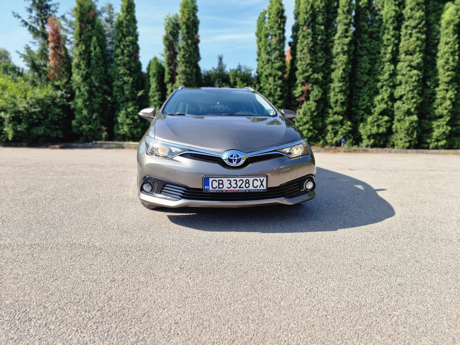Toyota Auris SW Hybrid 1.8 - изображение 2