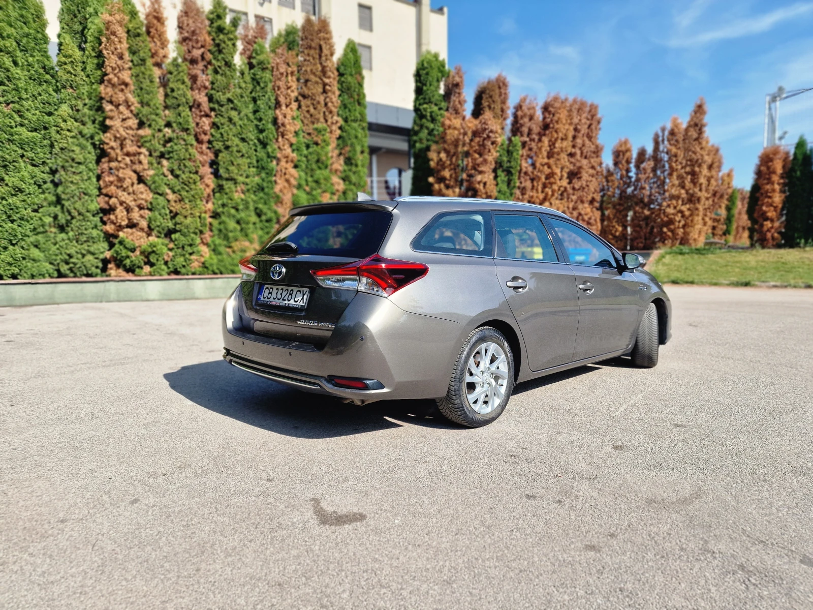 Toyota Auris SW Hybrid 1.8 - изображение 5