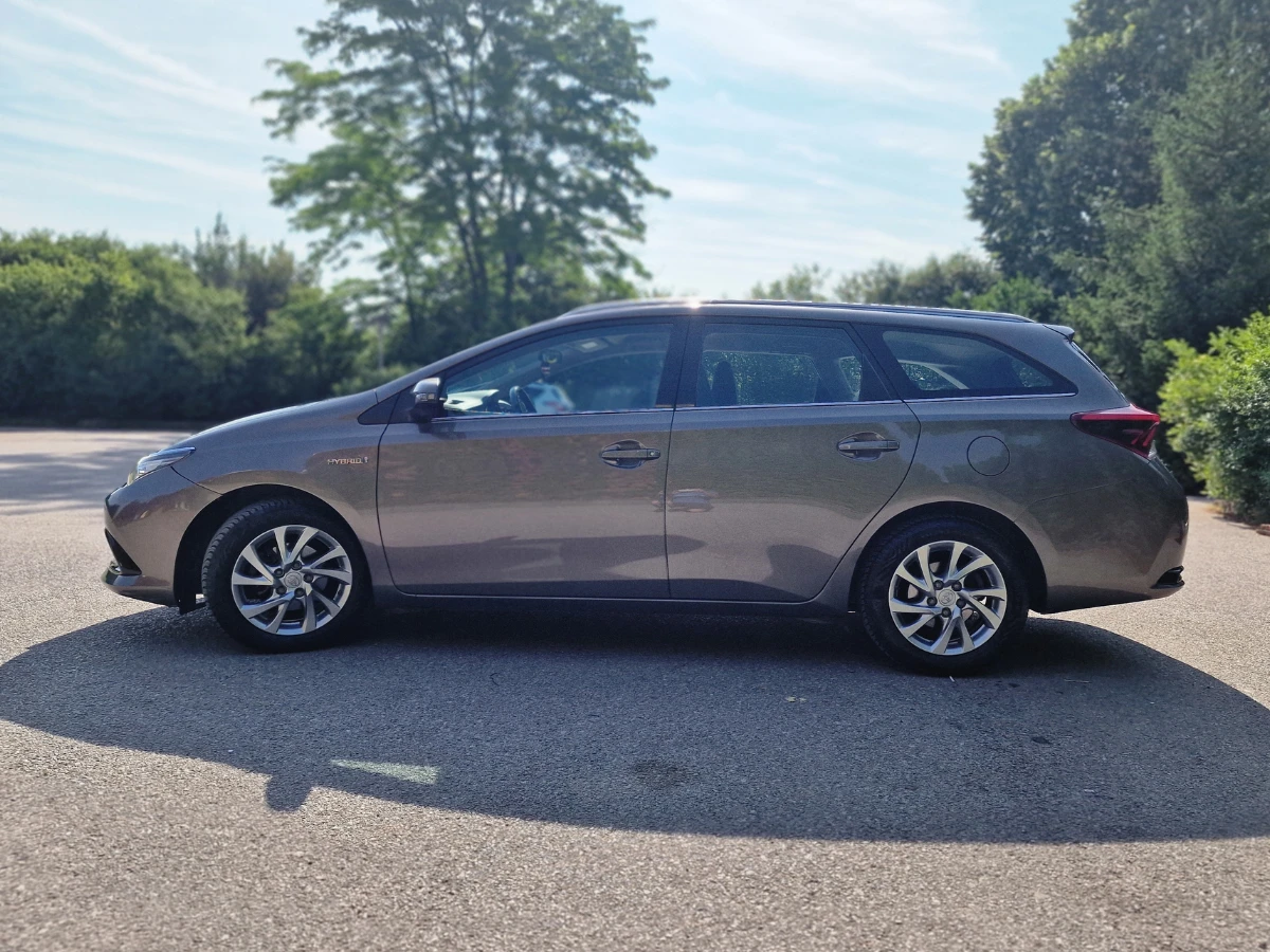 Toyota Auris 1.8, пълен хибрид, комби - изображение 7
