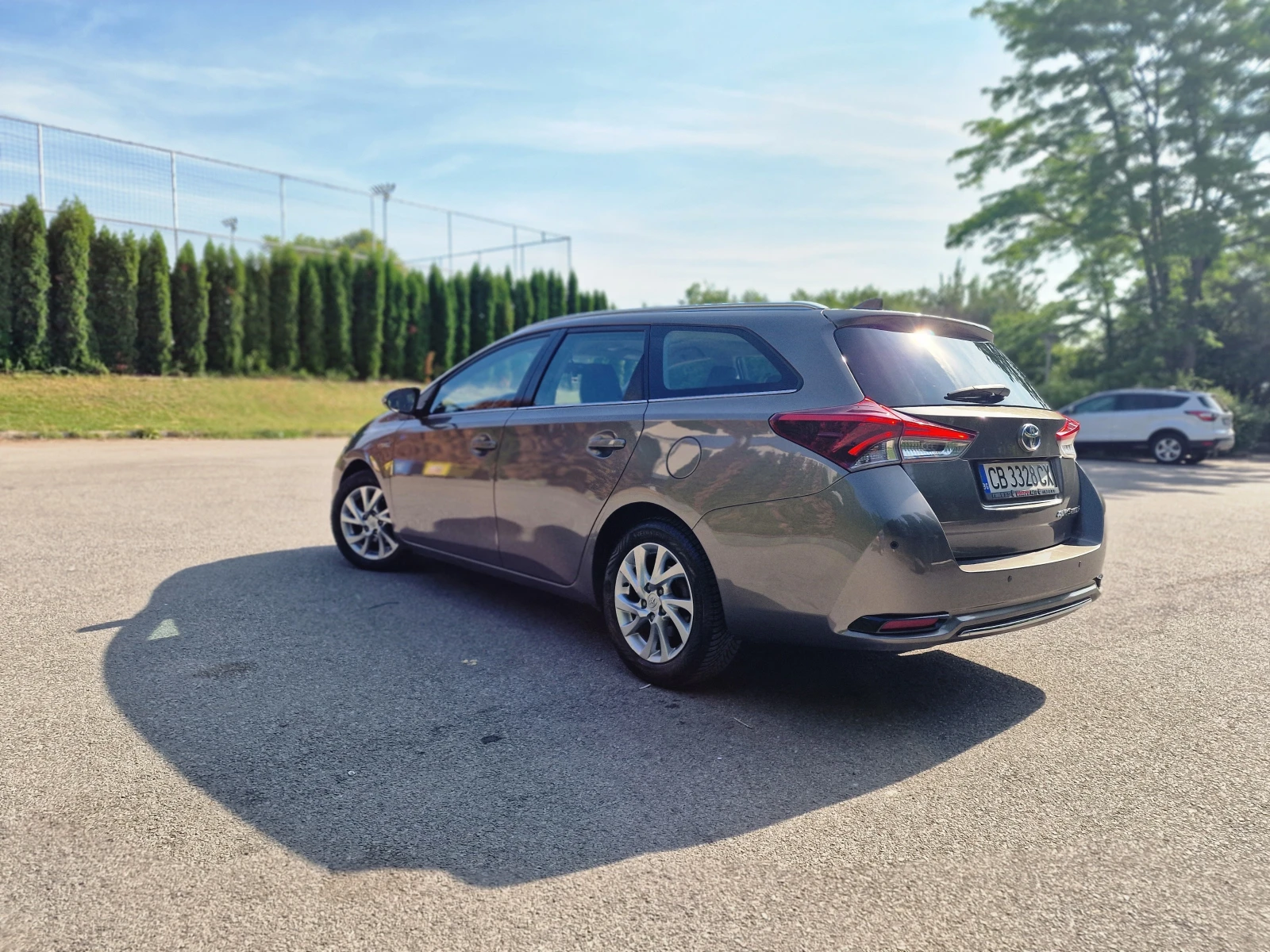 Toyota Auris SW Hybrid 1.8 - изображение 7