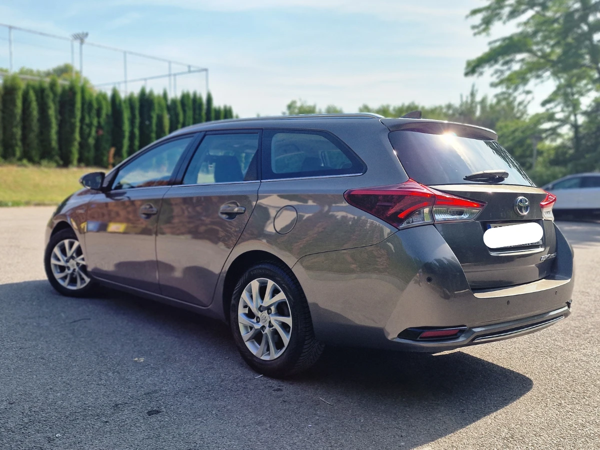 Toyota Auris 1.8, пълен хибрид, комби - изображение 6