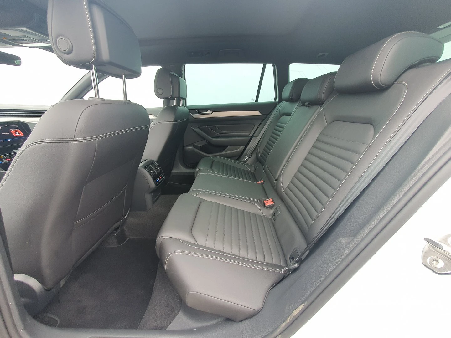 VW Passat 2.0TDI SCR 4MOT DSG | Mobile.bg � ����������� 5